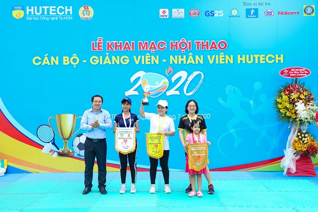 The 2020 HUTECH Faculty and Staff Sports Fest opens in an exciting atmosphere 331