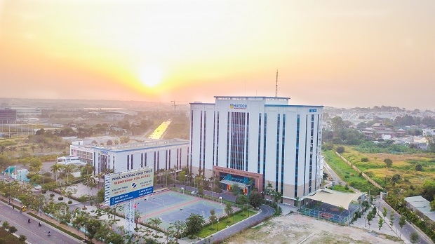 HUTECH xếp thứ 8 trong BXH uniRank 2019 cho các trường đại học Việt Nam 30