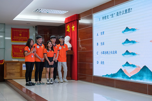 Sinh viên Khoa Trung Quốc học tranh tài “Giải mã giáp cốt văn” 69