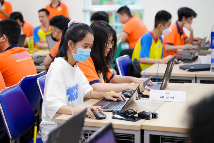 Hơn 20 đội thi tranh tài sôi nổi tại cuộc thi "Sinh viên với An toàn thông tin HUTECH" 58