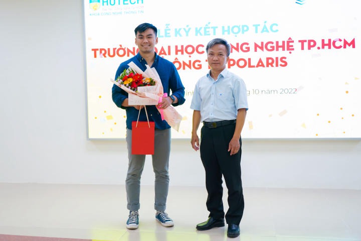 Hơn 20 đội thi tranh tài sôi nổi tại cuộc thi "Sinh viên với An toàn thông tin HUTECH" 17