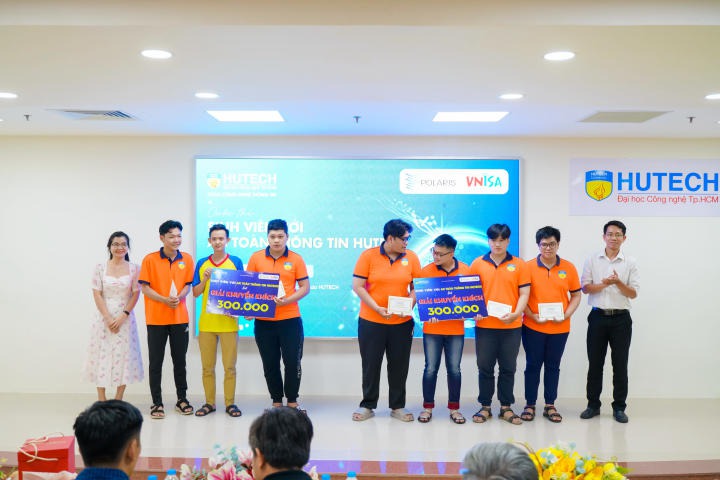 Hơn 20 đội thi tranh tài sôi nổi tại cuộc thi "Sinh viên với An toàn thông tin HUTECH" 87