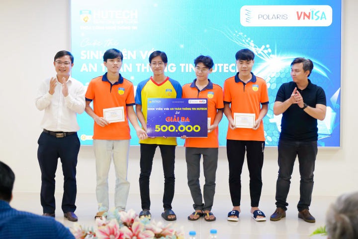 Hơn 20 đội thi tranh tài sôi nổi tại cuộc thi "Sinh viên với An toàn thông tin HUTECH" 82