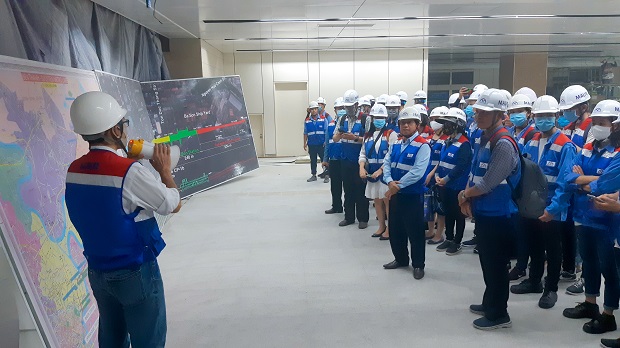 Students the Faculty of Civil Engineering visit Thu Thiem 2 Bridge and Opera House Metro Station 58