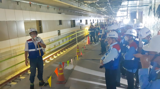 Students the Faculty of Civil Engineering visit Thu Thiem 2 Bridge and Opera House Metro Station 64