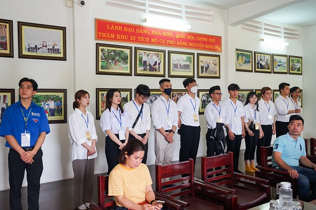 Tuổi trẻ HUTECH về Đồng Tháp viếng mộ cụ Phó bảng Nguyễn Sinh Sắc 48