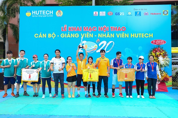 The 2020 HUTECH Faculty and Staff Sports Fest opens in an exciting atmosphere 315