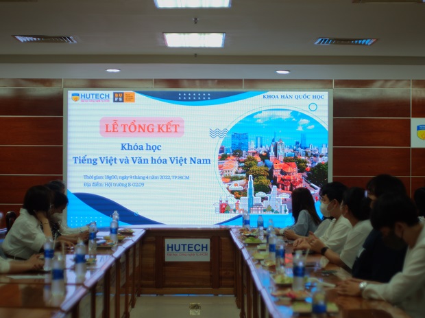 Sinh viên BUFS hoàn thành khóa học “Tiếng Việt và văn hóa Việt Nam” tại HUTECH 16
