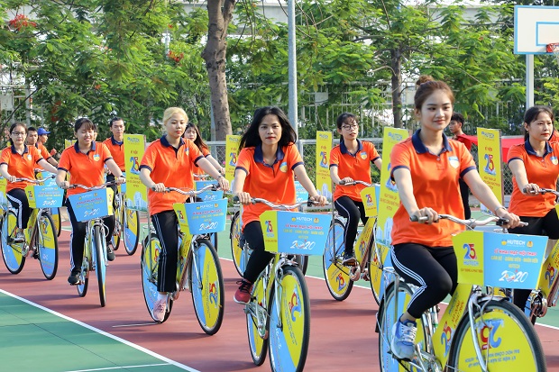 The 2020 HUTECH Faculty and Staff Sports Fest opens in an exciting atmosphere 14