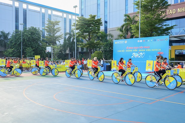 The 2020 HUTECH Faculty and Staff Sports Fest opens in an exciting atmosphere 11