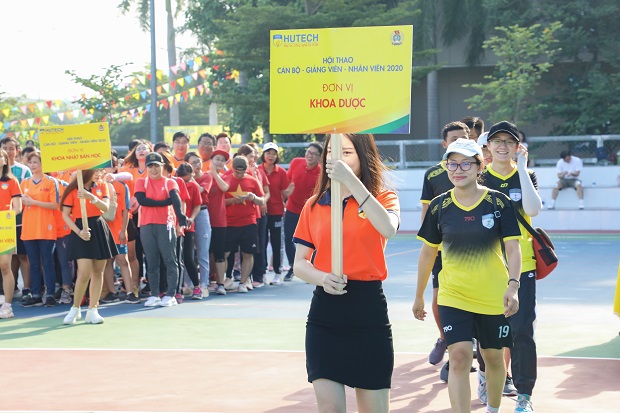 The 2020 HUTECH Faculty and Staff Sports Fest opens in an exciting atmosphere 123