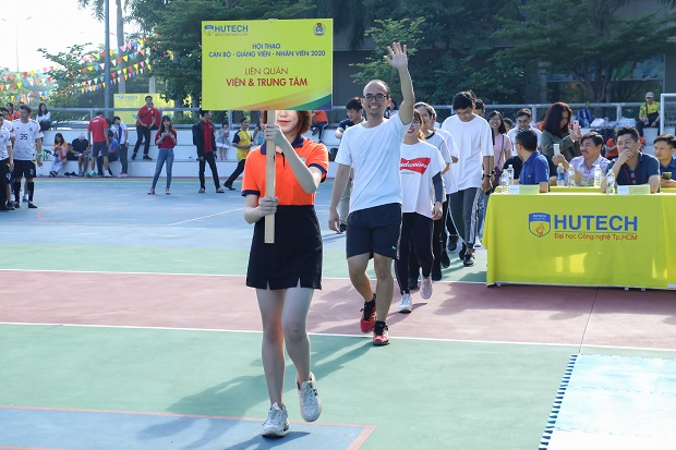 The 2020 HUTECH Faculty and Staff Sports Fest opens in an exciting atmosphere 144