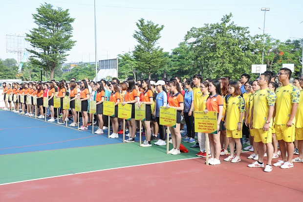 The 2020 HUTECH Faculty and Staff Sports Fest opens in an exciting atmosphere 381