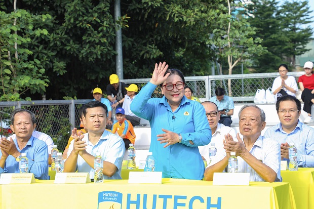 The 2020 HUTECH Faculty and Staff Sports Fest opens in an exciting atmosphere 393