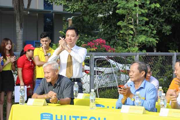 The 2020 HUTECH Faculty and Staff Sports Fest opens in an exciting atmosphere 396