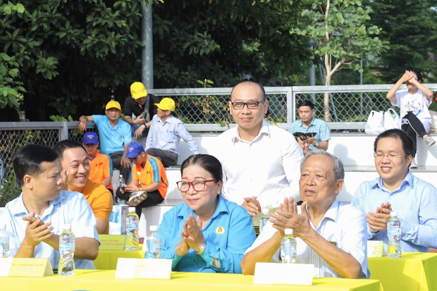 The 2020 HUTECH Faculty and Staff Sports Fest opens in an exciting atmosphere 399