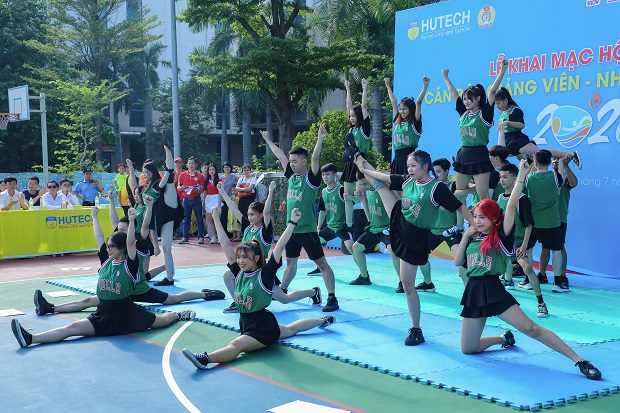 The 2020 HUTECH Faculty and Staff Sports Fest opens in an exciting atmosphere 26