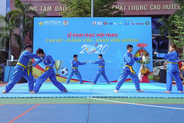 The 2020 HUTECH Faculty and Staff Sports Fest opens in an exciting atmosphere 441