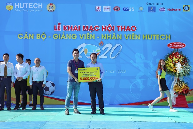The 2020 HUTECH Faculty and Staff Sports Fest opens in an exciting atmosphere 57