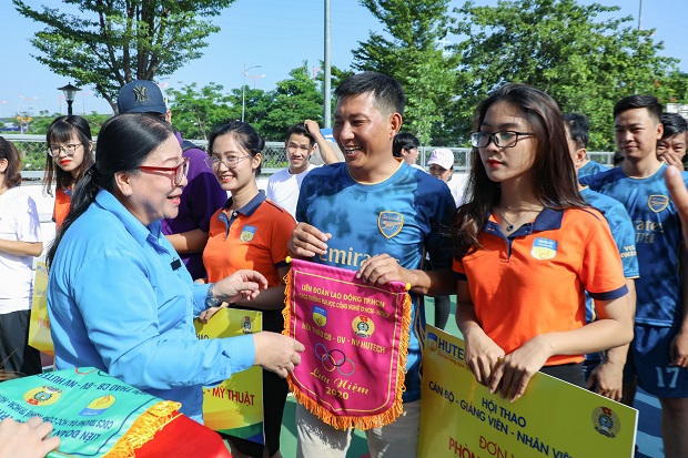 The 2020 HUTECH Faculty and Staff Sports Fest opens in an exciting atmosphere 201