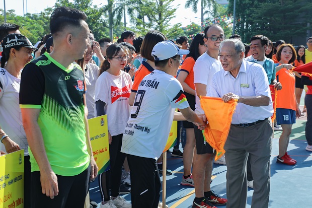 The 2020 HUTECH Faculty and Staff Sports Fest opens in an exciting atmosphere 204