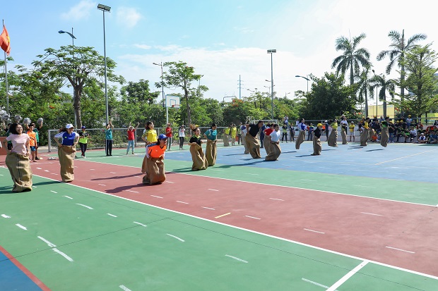 The 2020 HUTECH Faculty and Staff Sports Fest opens in an exciting atmosphere 241