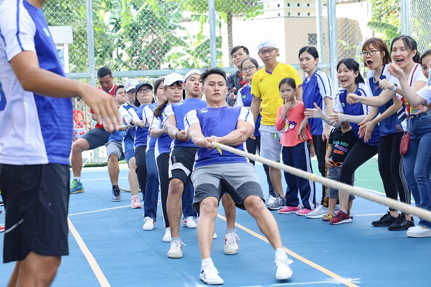 The 2020 HUTECH Faculty and Staff Sports Fest opens in an exciting atmosphere 268