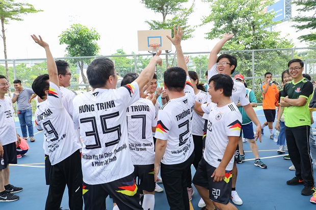 The 2020 HUTECH Faculty and Staff Sports Fest opens in an exciting atmosphere 271