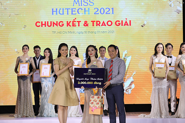The dazzling finale and awarding ceremony of Miss HUTECH 2021 395