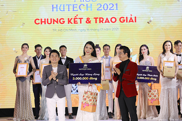The dazzling finale and awarding ceremony of Miss HUTECH 2021 388