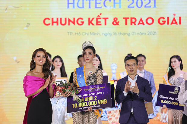 The dazzling finale and awarding ceremony of Miss HUTECH 2021 311
