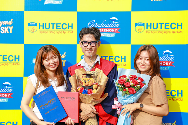 Các Tân Thạc sĩ, Cử nhân, Kỹ sư, Kiến trúc sư, Dược sĩ HUTECH rộn ràng tốt nghiệp 219