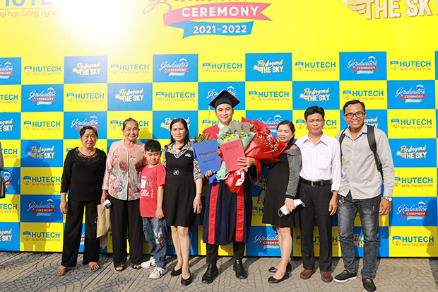 Các Tân Thạc sĩ, Cử nhân, Kỹ sư, Kiến trúc sư, Dược sĩ HUTECH rộn ràng tốt nghiệp 213