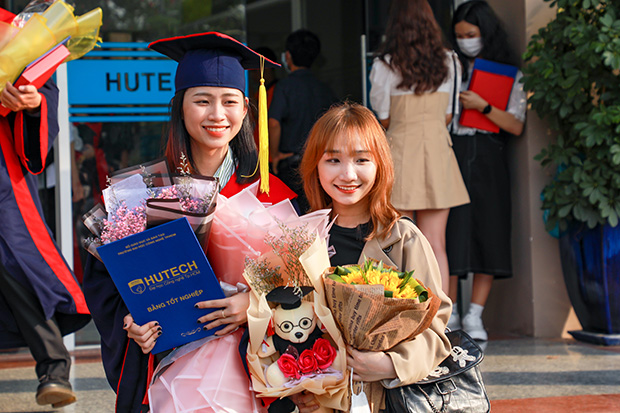 Các Tân Thạc sĩ, Cử nhân, Kỹ sư, Kiến trúc sư, Dược sĩ HUTECH rộn ràng tốt nghiệp 225