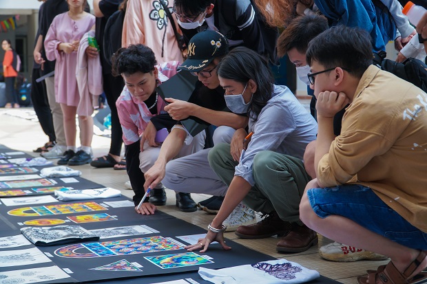 HUTECH Graphic Design students fill the campus with a series of final course projects 54