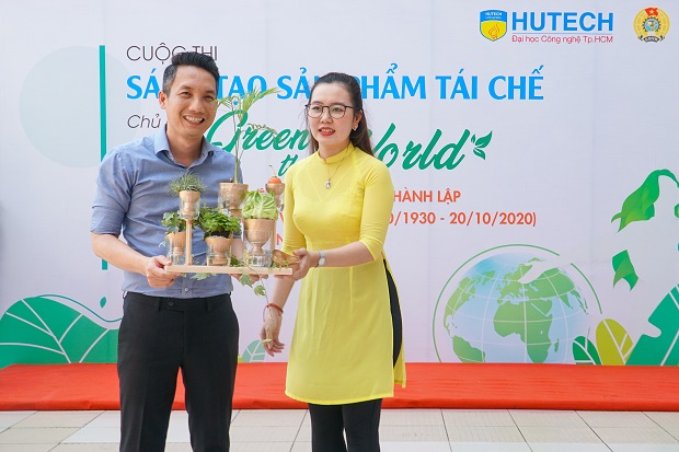 Thầy cô Viện kỹ thuật HUTECH tham gia cuộc thi Sáng tạo sản phẩm tái chế "Green The World" chào mừng 20/10 với những sản phẩm “xanh” hướng về miền Trung 230