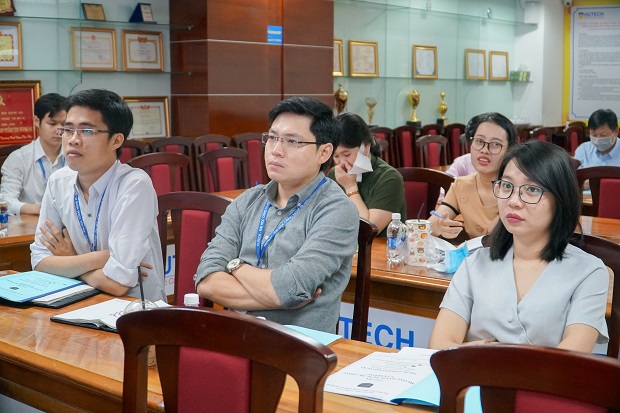 HUTECH trains its lecturers on new teaching methods using the E-learning system 23