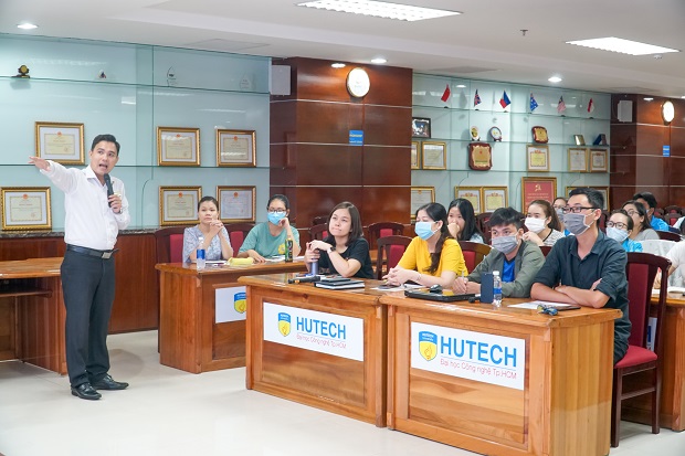 HUTECH trains its lecturers on new teaching methods using the E-learning system 35