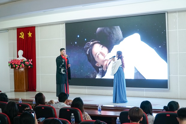 Diễn đàn trao đổi “bí kíp” học tiếng Trung hiệu quả giữa sinh viên HUTECH và UEF 75