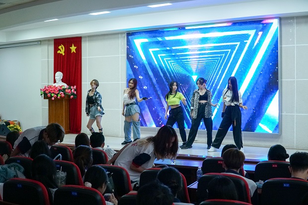 Diễn đàn trao đổi “bí kíp” học tiếng Trung hiệu quả giữa sinh viên HUTECH và UEF 78