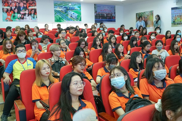 Diễn đàn trao đổi “bí kíp” học tiếng Trung hiệu quả giữa sinh viên HUTECH và UEF 65