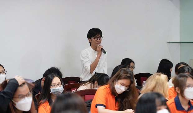TS. Kim Nguyên Bảo cùng sinh viên HUTECH phác họa “Chân dung công dân toàn cầu” 106