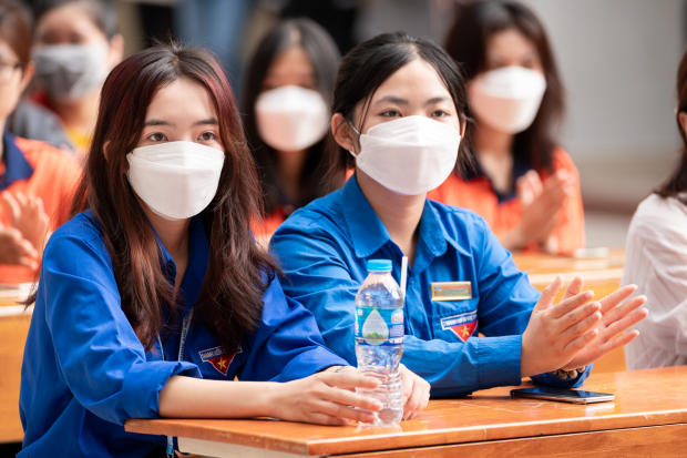 Sinh viên Khoa Hàn Quốc học “tô vẽ hạnh phúc” gây quỹ nhân dịp Quốc tế thiếu nhi 27