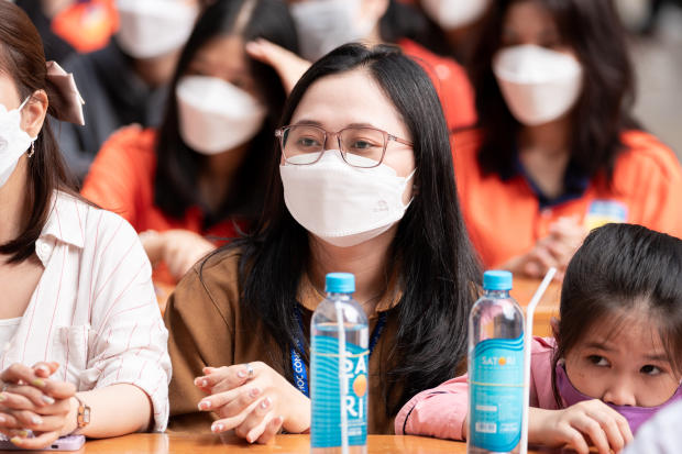 Sinh viên Khoa Hàn Quốc học “tô vẽ hạnh phúc” gây quỹ nhân dịp Quốc tế thiếu nhi 17