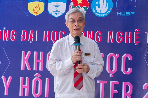 Sinh viên Khoa Dược giới thiệu đề tài nghiên cứu khoa học với hình thức triển lãm Poster 33