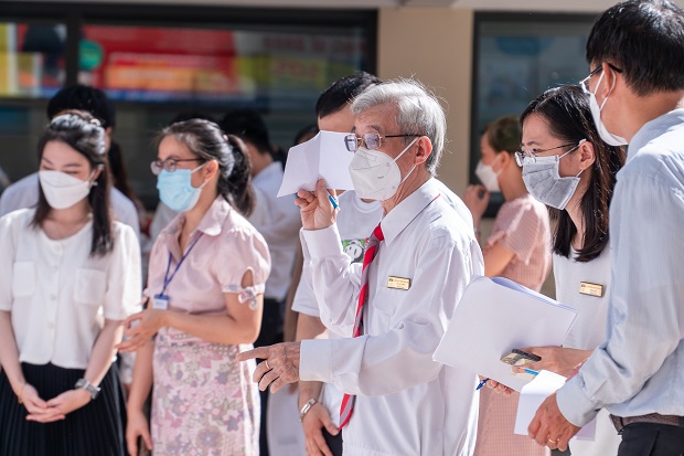 Sinh viên Khoa Dược giới thiệu đề tài nghiên cứu khoa học với hình thức triển lãm Poster 46