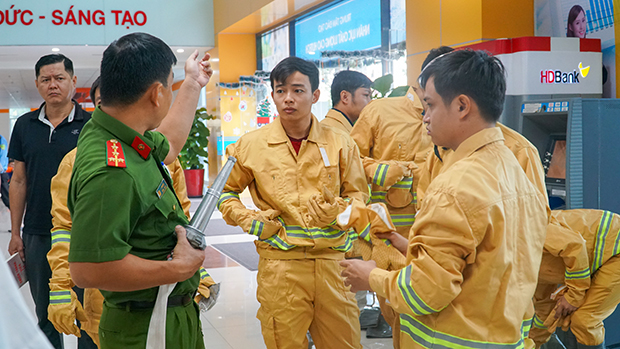 HUTECH Fire Prevention and Fighting Team conducts fire and rescue drills 15