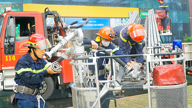 HUTECH Fire Prevention and Fighting Team conducts fire and rescue drills 92