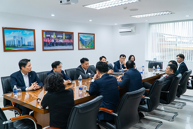 HUTECH and Shinhan Bank Vietnam signed a strategic cooperation agreement 8