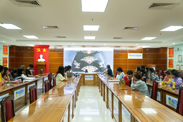Sinh viên HUTECH tiếp cận phương pháp phục dựng bảo vật triều Nguyễn 9